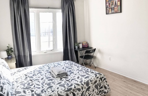 Village at York University House | 2 bedrooms (Jack&Jill) at YorkU + parking. Near subway.
