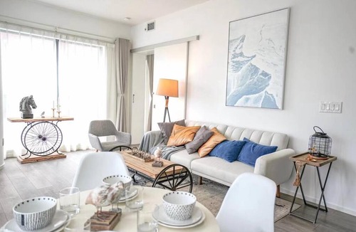 Downtown Toronto Apartment | 2 BR plus DAN at heart Toronto downtown