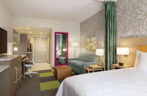 Williamsville Hotel | 2 Convenient Units w/FREE Breakfast, Onsite Pool, Pet-Friendly Property!