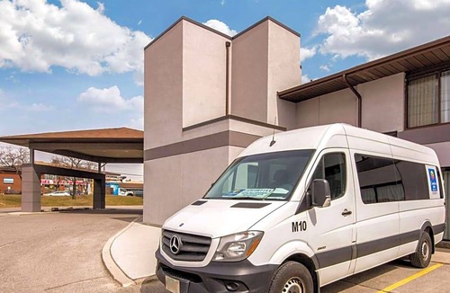 Northeast Mississauga Hotel | 2-Star Hotel ∙ Comfort Inn Airport West