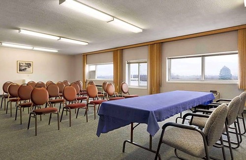 Brockville Hotel | 2-Star Hotel ∙ Days Inn by Wyndham Brockville