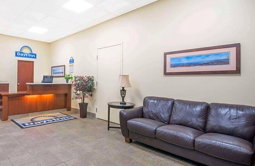 Endion Hotel | 2-Star Hotel ∙ Days Inn by Wyndham Duluth Lakewalk