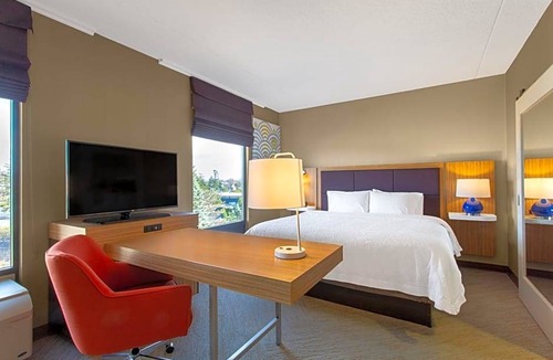 Latham Hotel | 2-Star Hotel ∙ Hampton Inn & Suites Albany-Airport