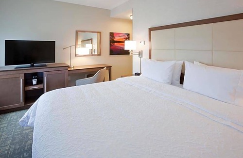 Spicer Hotel | 2-Star Hotel ∙ Hampton Inn Spicer Green Lake, MN
