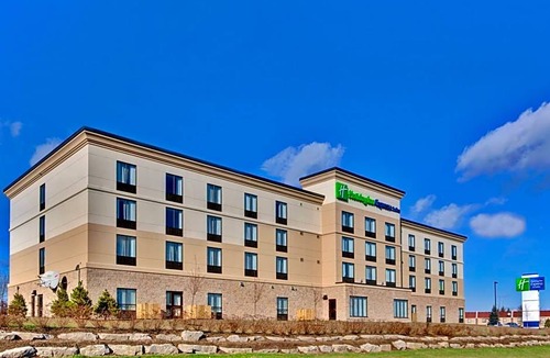Brockville Hotel | 2-Star Hotel ∙ Holiday Inn Express Hotel & Suites Brockville, an IHG Hotel