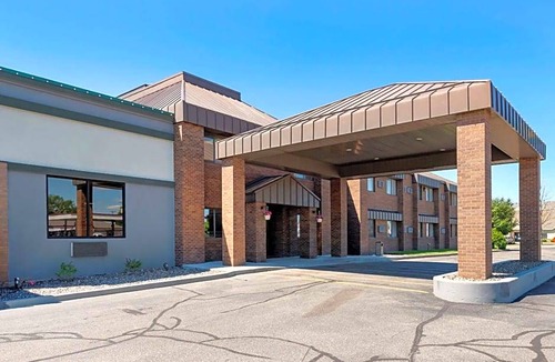 St. Cloud Hotel | 2-Star Hotel ∙ Quality Inn Saint Cloud