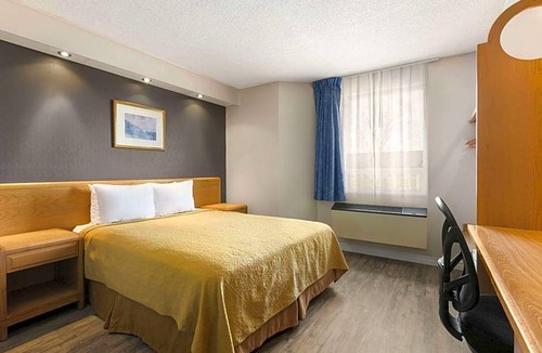 Brockville Hotel | 2-Star Hotel ∙ Travelodge by Wyndham Brockville