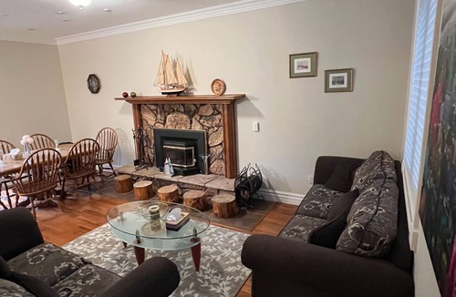 York Regional Municipality Cottage | 2-storey, 3,000 sq.ft house on 2 acres with large deck and gazebo