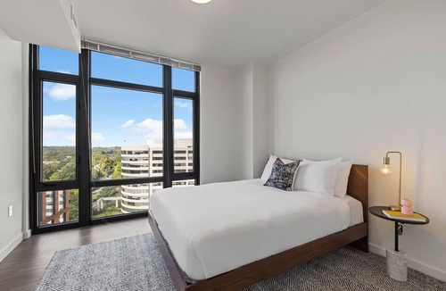 Bluemont Hotel | 2 Units | Explore Arlington | Elegant Haven w/Kitchen & Pool | Landmarks Nearby