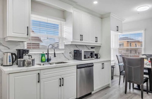 Durham Region House | 2 Units in 1! 5 Bedrooms /3 Bathrooms! PS4 & BBQ!