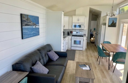 Regional District of Mount Waddington Apartment | 21 - Whale`s Breach Cottage By The Sea at Alder Bay