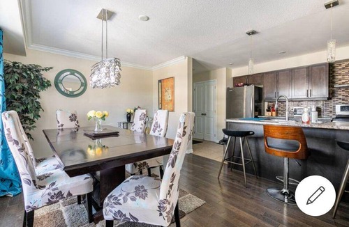 Ottawa Division House | 213 m² House ∙ 5 bedrooms ∙ 9 guests