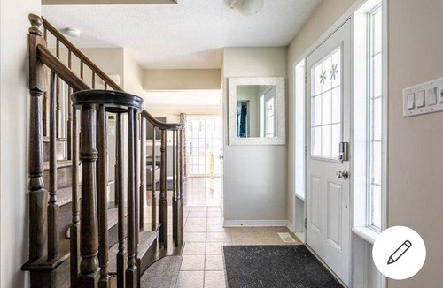Ottawa Division House | 213 m² House ∙ 5 bedrooms ∙ 9 guests