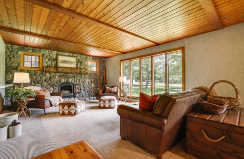 Lake Elmo Cottage | 217 m² Cabin ∙ 4 bedrooms ∙ 9 guests