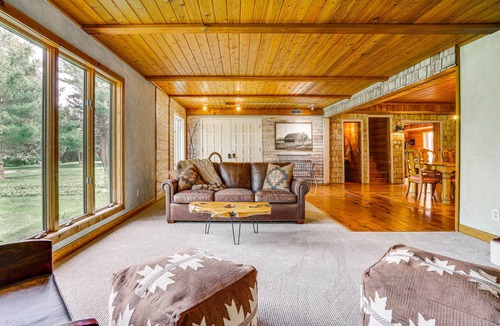 Lake Elmo Cottage | 217 m² Cabin ∙ 4 bedrooms ∙ 9 guests