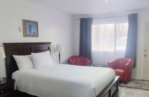 Algoma District Hotel | 25 m² Hotel ∙ 4 guests