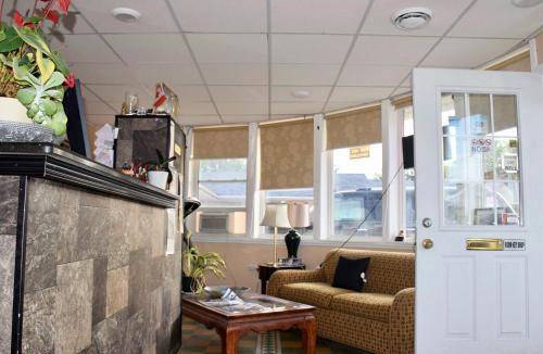 Chatham-Kent Hotel | 25 m² Motel ∙ 4 guests