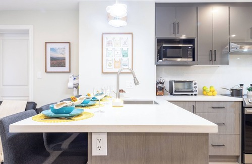 Cooksville Apartment | 25 mins to Toronto. 5 mins to Trillium Hospital. Quiet, friendly neighbourhood