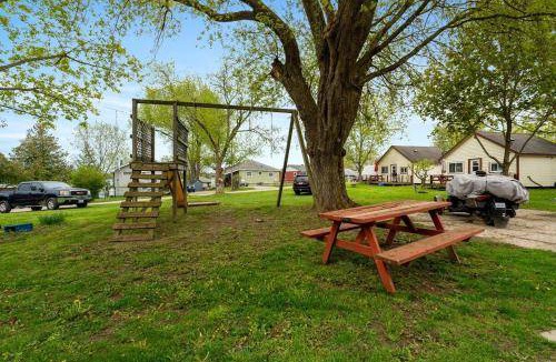 Otonabee-South Monaghan House | 250 m² House ∙ 2 bedrooms ∙ 5 guests