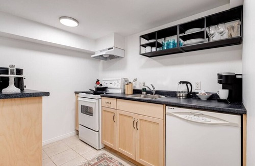 Trinity - Bellwoods House | 258 Crawford St #2 (Basement Unit) · 1BR Basement suite near DWTN Old Toronto w/Wi-Fi!