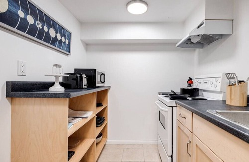 Trinity - Bellwoods House | 258 Crawford St #2 (Basement Unit) · 1BR Basement suite near DWTN Old Toronto w/Wi-Fi!