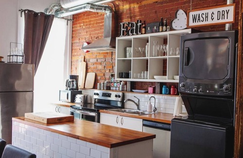 Belleville Apartment | 26 · Hip Heritage Main Floor Flat in Downtown District