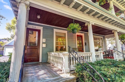 Summit - University House | 265 m² House ∙ 5 bedrooms ∙ 10 guests