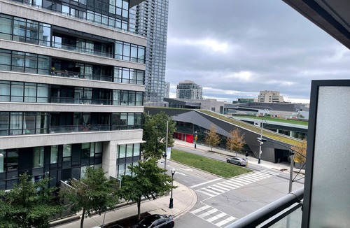 Toronto Entertainment District Condo | 2BD 1 Bath 4 Guests Parking Balcony Near CN Tower Downtown—By Hostia