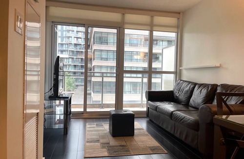 Toronto Entertainment District Condo | 2BD 1 Bath 4 Guests Parking Balcony Near CN Tower Downtown—By Hostia