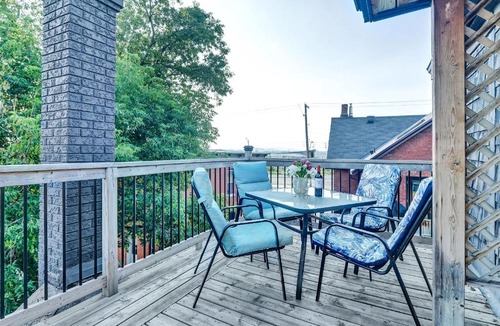 Centretown West Apartment | 2BR Apt with Netflix and Rooftop Terrace access