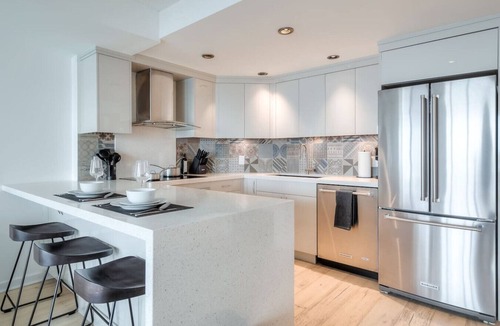 Toronto Entertainment District Condo | 2BR Downtown Gem With Workspace and CN Tower Views