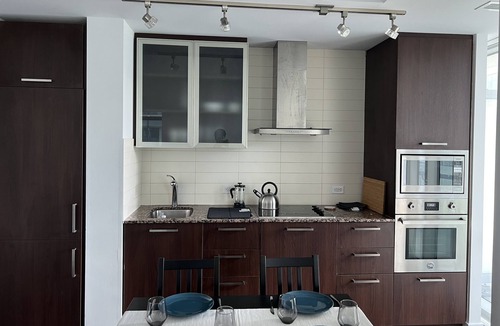 Financial District Condo | 2BR Downtown Toronto Condo Steps to Union/CN Tower