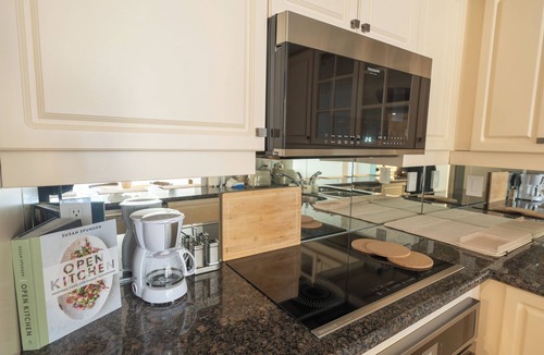 Financial District Condo | 2BR Dream Suite Nestled in the Heart of Downtown