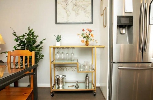 Potomac West Condo | 2BR Near Del Ray Private Patio WFH