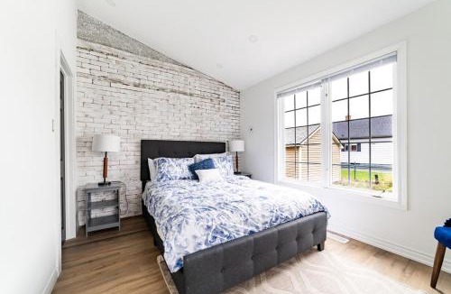 Welland House | 2br - Spacious Yard - Canal Bridge, Falls Nearby!