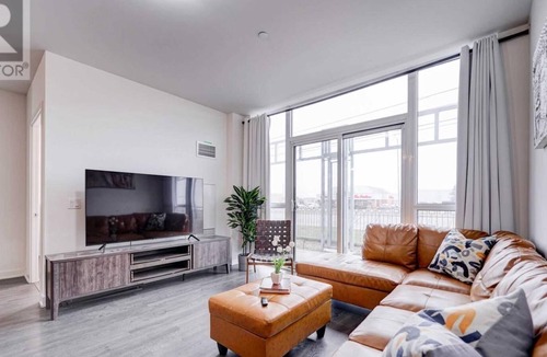 Central Erin Mills Condo | 3 bdr plus den with 1155 sq ft living space