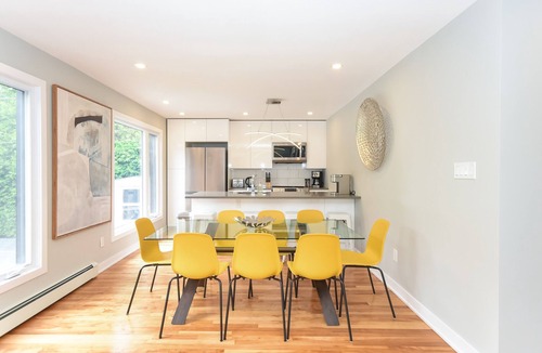 Ottawa Division Apartment | 3 bdrm, 3 bath - Executive Apt w/Outdoor Pool - Nepean