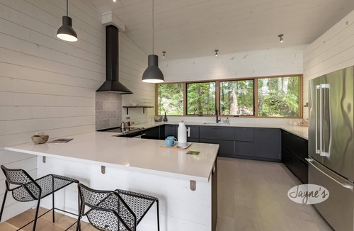 Lake of Bays Cottage | 3 bedroom 2 bath cottage on Lake of Bays