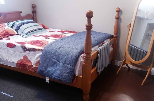 LaSalle House | 3 Bedroom basement unit with Free Parking , WiFi.