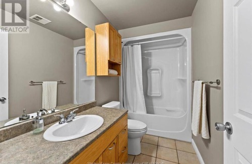 LaSalle Apartment | 3 Bedroom basement unit with Free Parking , WiFi.