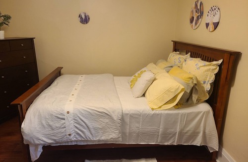 The Pocket Apartment | 3 Bedroom Detached house in Toronto (Danforth area)