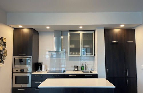 Toronto Entertainment District Condo | 3 Bedroom High Rise Apartment With Lake and City View!