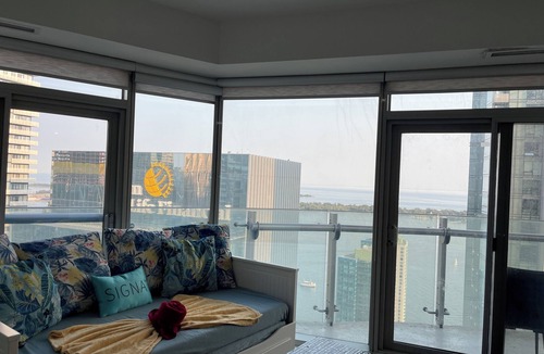 Toronto Entertainment District Condo | 3 Bedroom High Rise Apartment With Lake and City View!