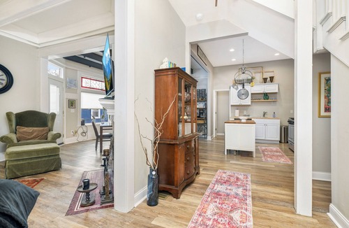 West Seventh House | 3-bedroom historic home walking distance Downtown & Xcel center 12 min to MSP
