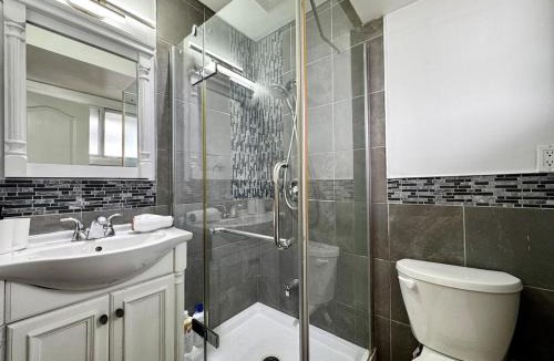 Thornhill Villa | 3 Bedroom Home In Ideal Location Near Yonge St