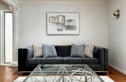Thornhill Villa | 3 Bedroom Home In Ideal Location Near Yonge St