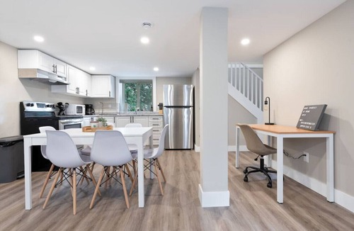Barrie House | 3-Bedroom Home – Perfect for Beach & City Getaways