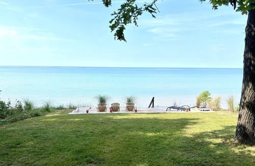 Grand Bend Cottage | 3 Bedroom Lakefront Family Cottage With Beach Access!