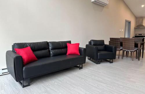 Lakefield House | 3-bedroom Lakefront Villa #5