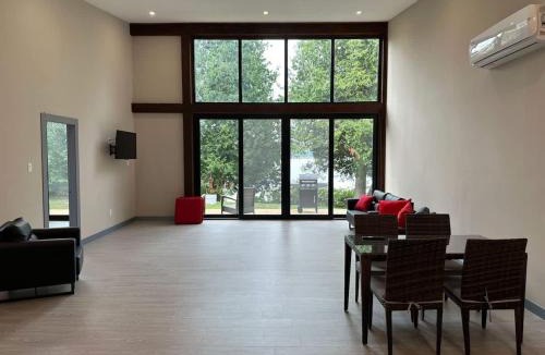 Lakefield House | 3-bedroom Lakefront Villa #8